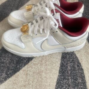 Nike Women's Dunk Low SE